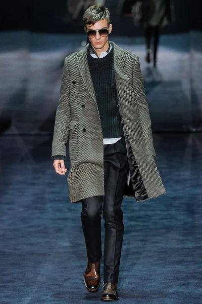 Look 25